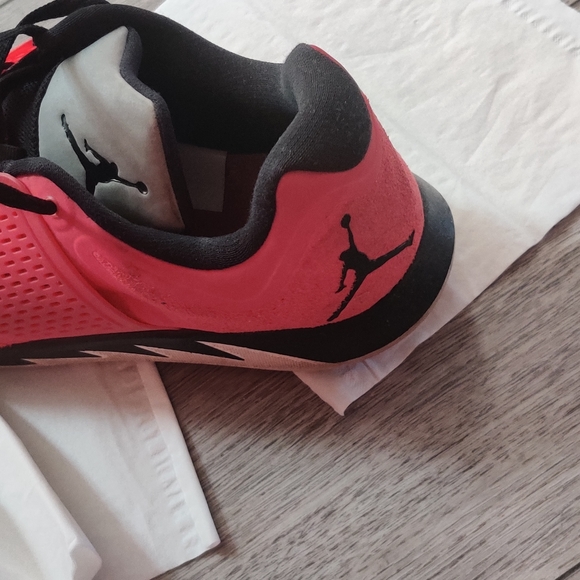 Jordans size 10 - Picture 2 of 4